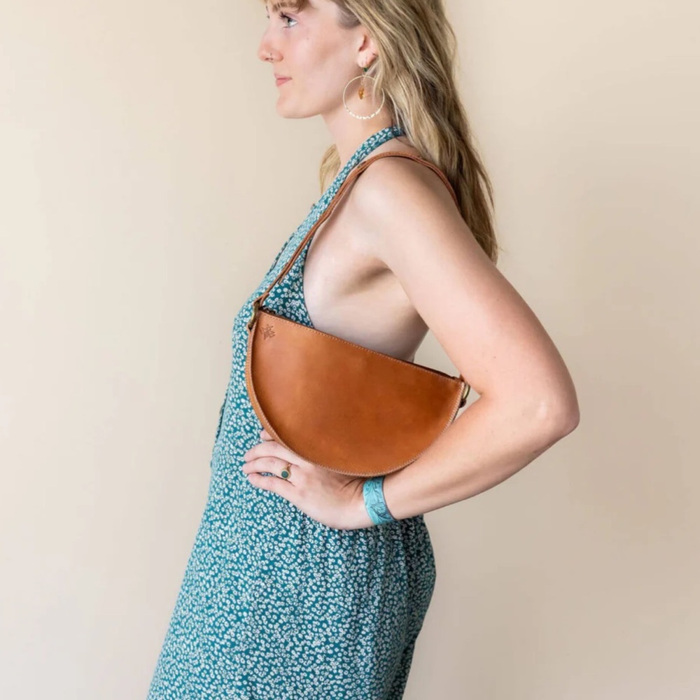 Lyons Leather “Honey Bee” Adjustable Sling Bag